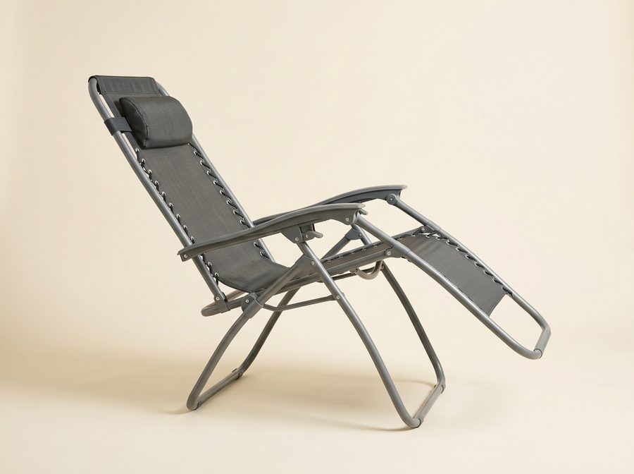 Fauteuil relax de jardin pliant, cadre tubulaire gris, toile ajourée lacée et têtière